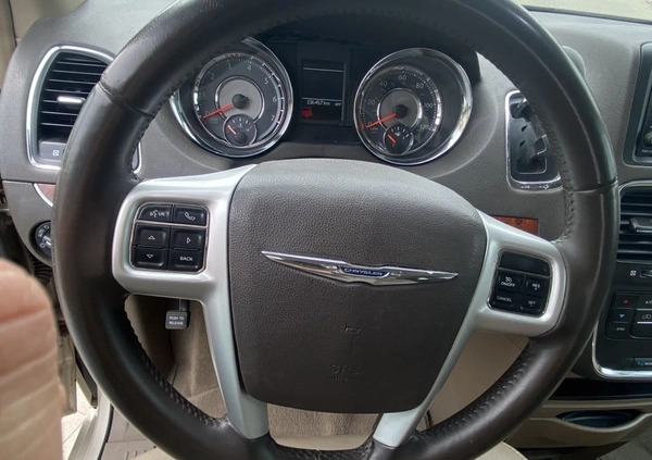Chrysler Town &amp; Country cena 57000 przebieg: 136457, rok produkcji 2014 z Głogów małe 56